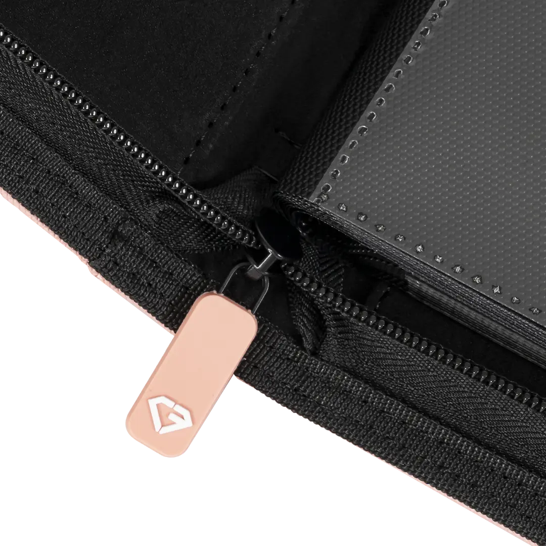 Nahaufnahme des Reißverschlusses des 9 Pocket Card Binder Pink, der seine Premium-Qualität und reibungslose Funktion zeigt.