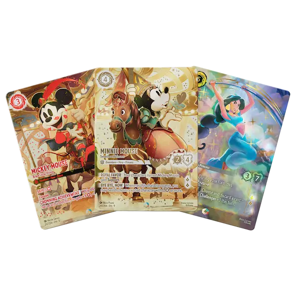 Trois cartes à collectionner Disney mettant en vedette Mickey Mouse, Minnie Mouse et Jasmine dans des illustrations vibrantes.