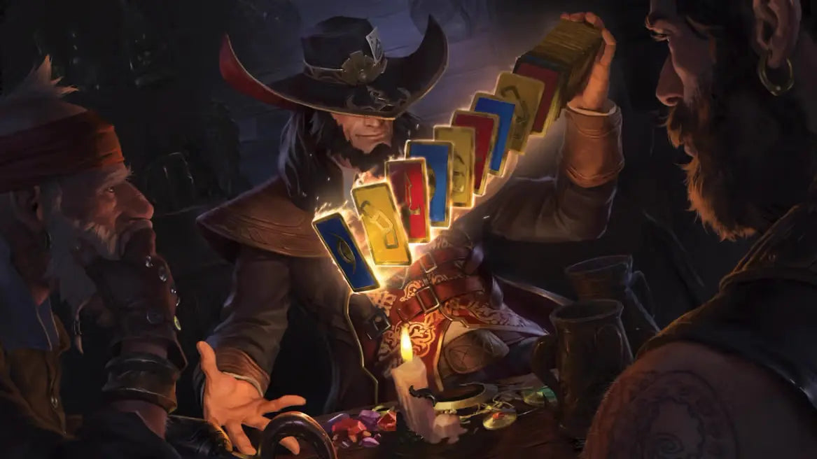 Personnage pirate affichant des cartes lumineuses pendant que deux autres regardent attentivement dans une taverne sombre.