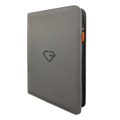 4-Pocket-Binder im Oversize-Format in Grau mit glattem Reißverschluss und robuster Außenseite für Oversize-Sammelkarten.