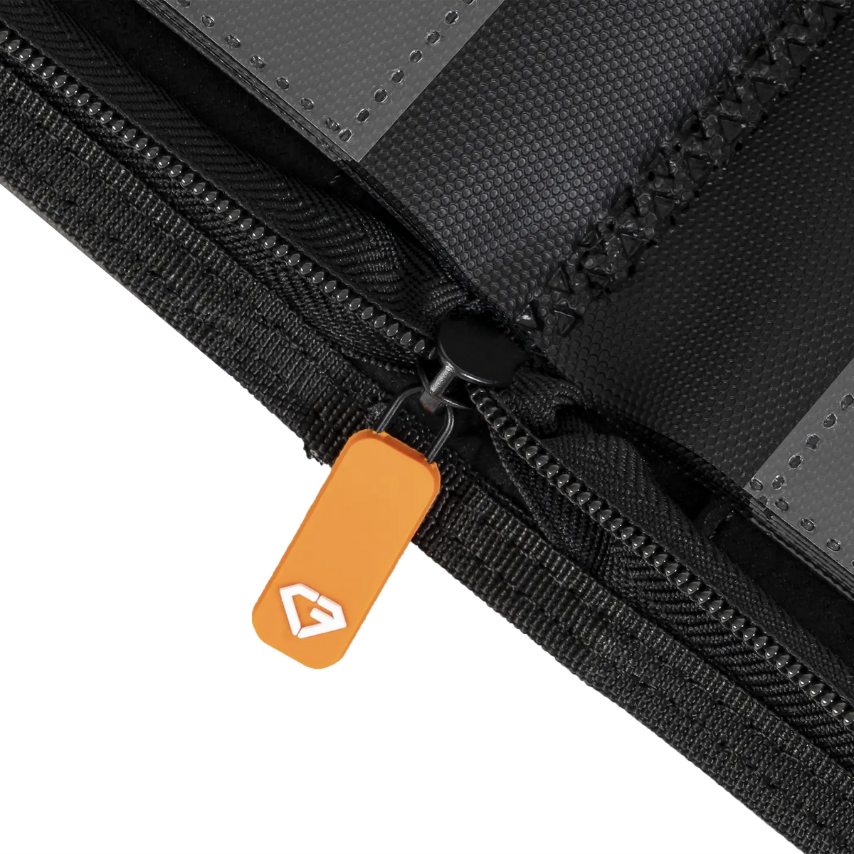 Close-up of the zipper on the 4-Pocket Toploader Card Binder Grey, showcasing its smooth operation and quality design.