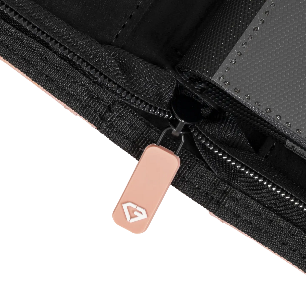 Close-up of the zipper pull on the 4-Pocket Toploader Card Binder Pink for secure card storage.