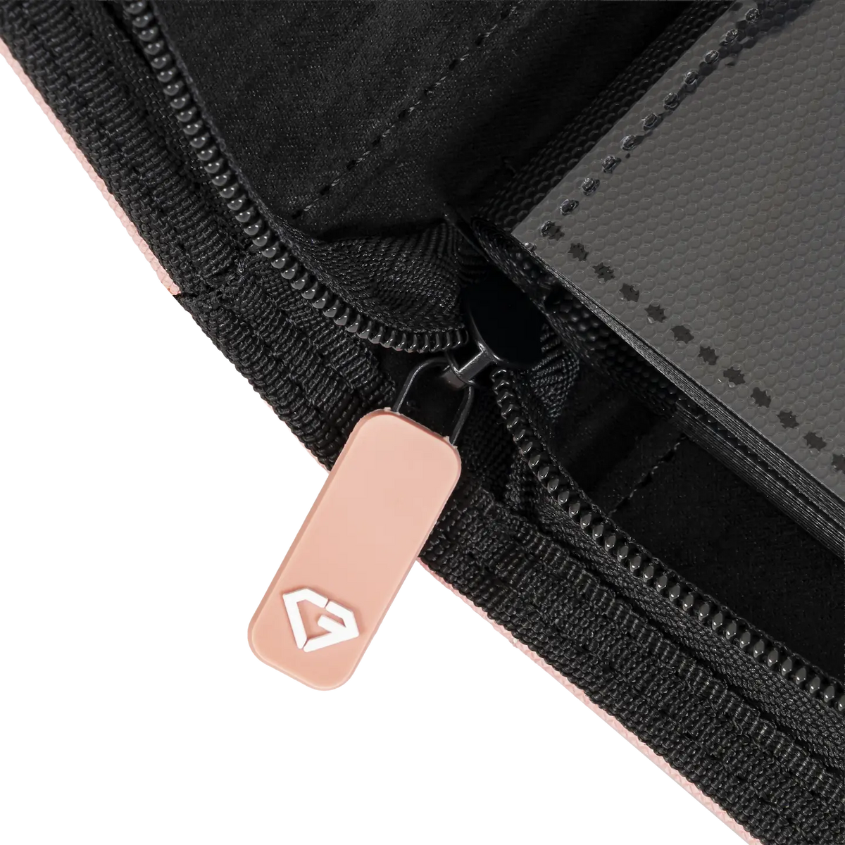 Close-up of the zipper on the 4-Pocket Card Binder Pink showcasing quality design and structure.