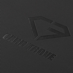 9-Pocket Karten-Binder Schwarzes Außendesign mit geprägtem Card Trove Logo und Premium-Schwarz-Finish.