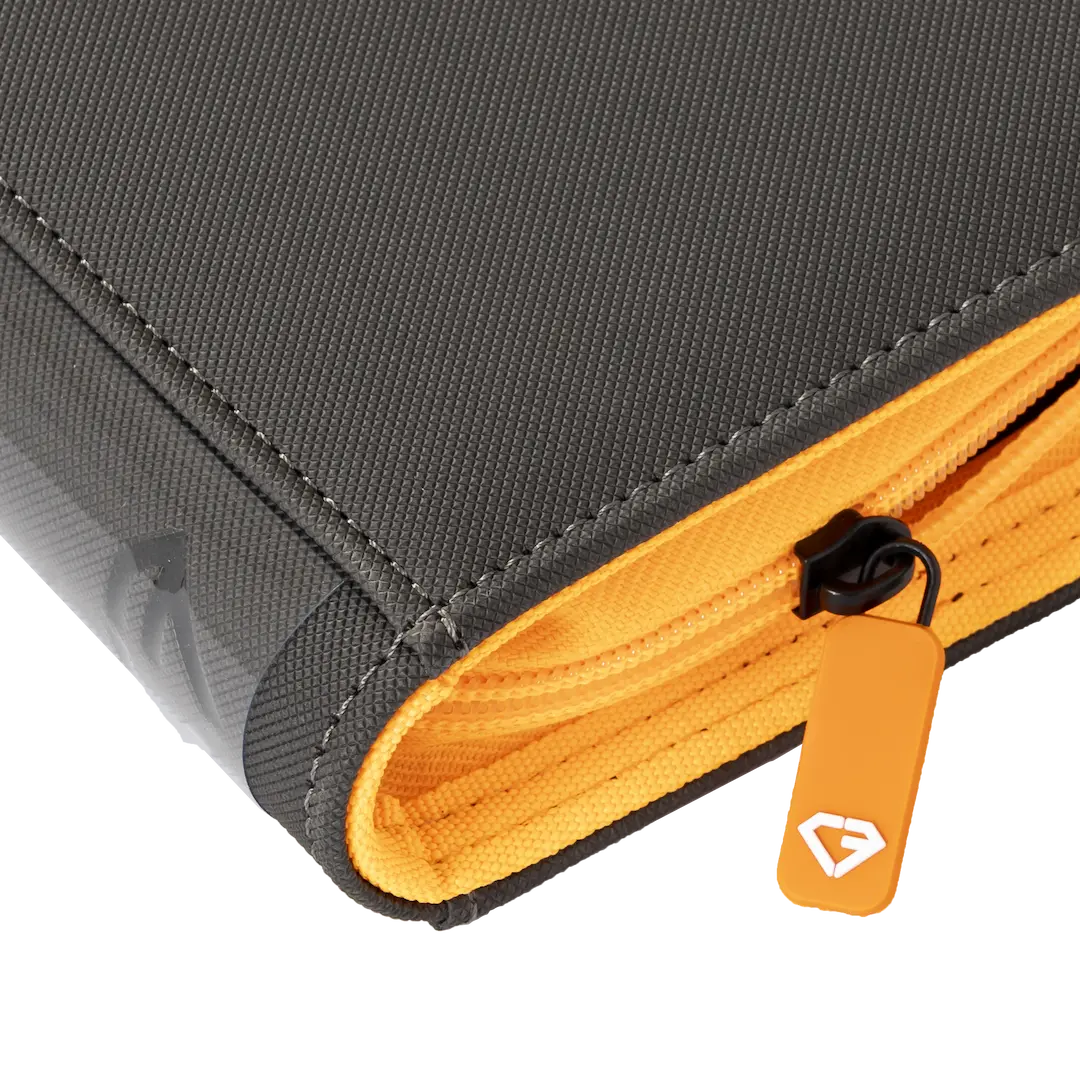 Nahaufnahme des 9-Pocket Card Binder - Trove Limited, die den Reißverschluss und das strapazierfähige Äußere zeigt.