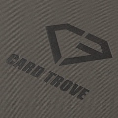 9-Pocket Karten-Binder – Trove Limited Logo auf einer hochwertigen, texturierten Oberfläche.