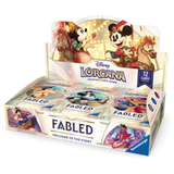 "Boîte d'extension Disney Lorcana Fabled avec 12 paquets de cartes à collectionner, idéale pour le jeu et la construction de decks."