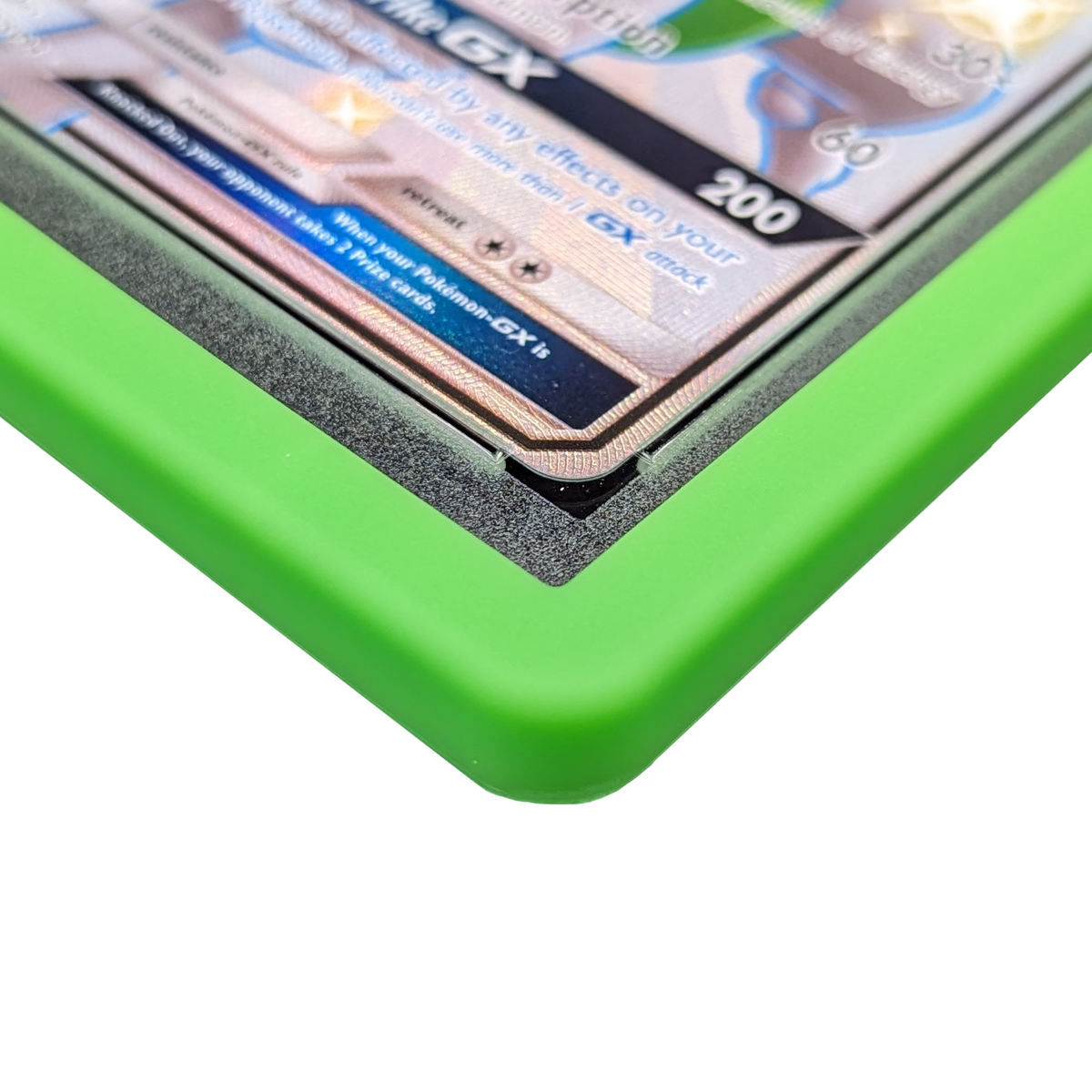 PSA Slab Bumper - Groen dat een beschermde, ingekapselde kaart beschermt met een levendige groene siliconen rand.