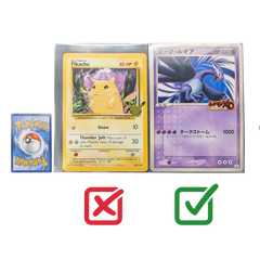 Jumbo XL Oversized Kartenhüllen zum Schutz von Jumbo-Pokémon-Karten, einschließlich Pikachu und einer seltenen blauen Drachenkarte.