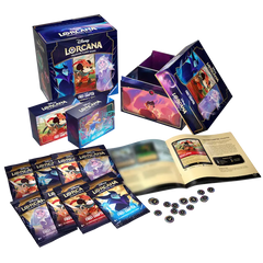 "De Eerste Hoofdstuk Illumineer's Trove met boosterpakketten, box set en spelmateriaal voor Disney Lorcana."