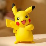 Eine entzückende Pokémon-Figur von Pikachu, einer beliebten Figur, perfekt für Pokémon-Fans und Sammler.