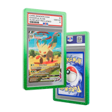 PSA Slab Guard - Grove, schützt eine PSA 10 Leafeon VMAX Pokémon-Karte mit einem Farbverlauf-Design.