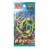 Boîte d'extension Ciel Bleu avec illustration de Rayquaza sur le paquet d'extension.