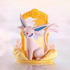"Eevee Kartenständer-Überraschungsbox mit einer wunderschönen Pokémon-Figur von Psiana auf einem bunten Display mit Kristallen."