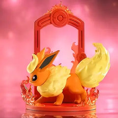 alt
Eevee Kartenständer-Überraschungsbox mit Flamara in einer lebendigen Auslage, perfekt für Pokémon-Fans und Sammler.