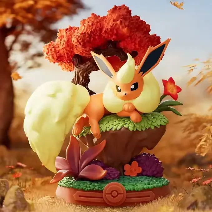 Boîte surprise Relax & Enjoy Evee mettant en vedette une figurine magnifiquement détaillée d'Evoli dans un diorama d'inspiration naturelle.