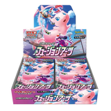 Boîte de présentation Booster Fusion Arts avec des boosters Pokémon TCG du set japonais Fusion Arts.
