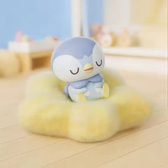 Pokémon: Poképeace Schlafende Figuren Blind Box (Holly Box) mit einer niedlichen schlafenden Figur auf einer flauschigen Wolke.