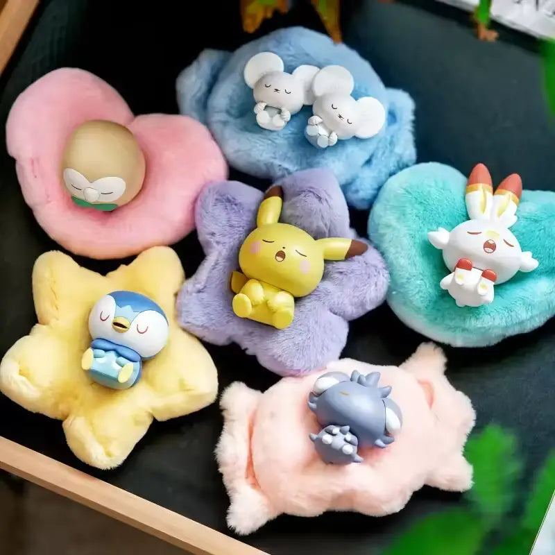 Pokémon: Poképeace Nickerchen-Figuren Blind Box (Holly Box) mit gemütlichen, schlafenden Pokémon-Figuren.