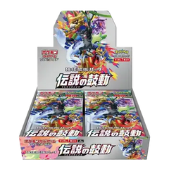 Legendarische Heartbeat Booster Box display met levendige Pokémon-illustraties en boosterpakketten.