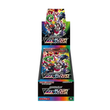 "Boîte de boosters Vmax Climax affichée avec une illustration colorée de personnages et de la marque Pokémon, contenant des boosters à l'intérieur."