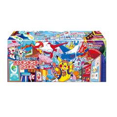 Boîte colorée du Pokémon Center mettant en scène Pikachu et divers Pokémon sur fond de ville vibrante.