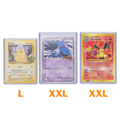"Bild, das XL übergroße Toploader zeigt, die Pikachu-, Lugia- und Glurak-Jumbo-Karten schützen."