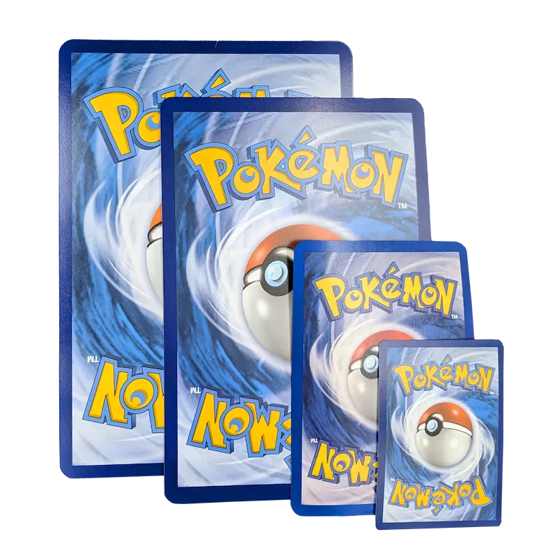4 verschiedene Größen von Pokémon-Karten, Jumbo, Boxtopper und Standardgröße