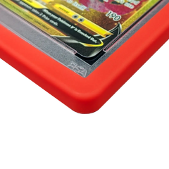 Close-up van PSA Slab Bumper - Rood, met premium siliconenbescherming voor ingekapselde kaarten.
