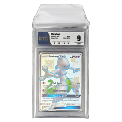 Manchons PSA Slab pour protéger une carte à collectionner Mewtwo dans un présentoir rigide gradué.