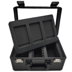Intérieur de la mallette Universal Slab Case montrant un plateau amovible pour exposer des cartes classées.